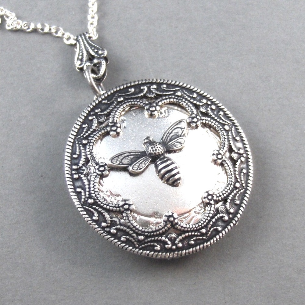 Bee Locket Necklace. Bee Locket Vintage Locket.Bee